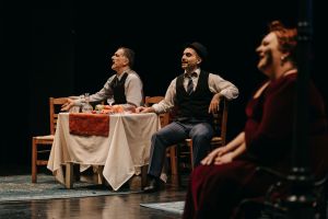 sougioul-gia-ena-brady-theater_15