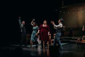 sougioul-gia-ena-brady-theater_22