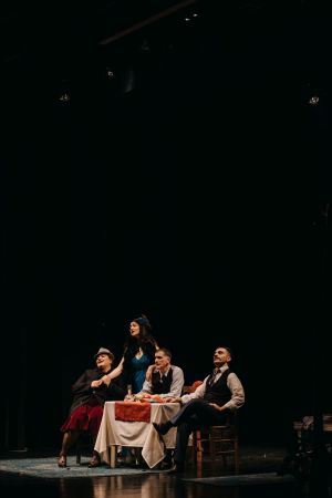 sougioul-gia-ena-brady-theater_23