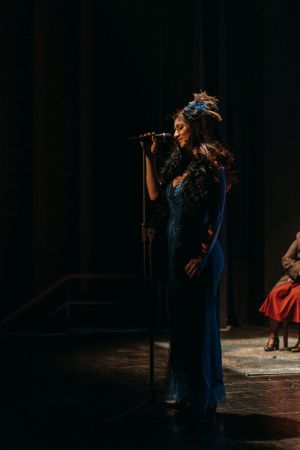 sougioul-gia-ena-brady-theater_24