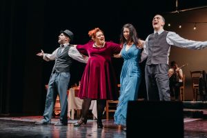 sougioul-gia-ena-brady-theater_30