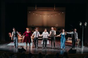 sougioul-gia-ena-brady-theater_31